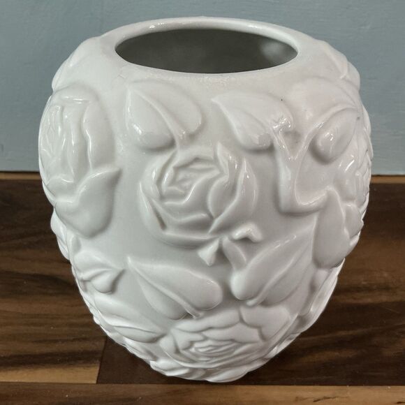 Germaine Monteil Porcelain Ginger Jar Or Vase White Repousse Roses & Vines Japan - Picture 3 of 8